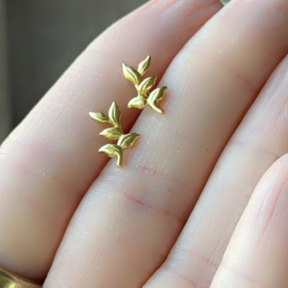 14k Gold Vermeil Leaf Studs - Picture 3 of 7